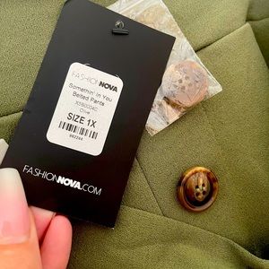 Fashion Nova green belted pant